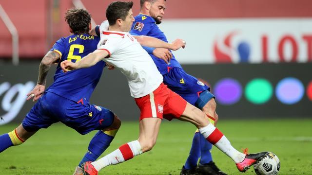 星空体育app-纪录悬了，欧冠也悬了？世一锋给六冠王出“送命题”